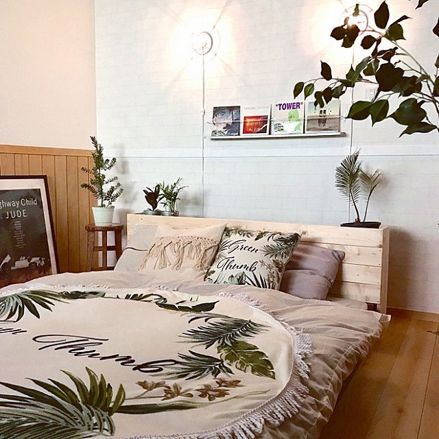 ボタニカルなカリフォルニアスタイル寝室