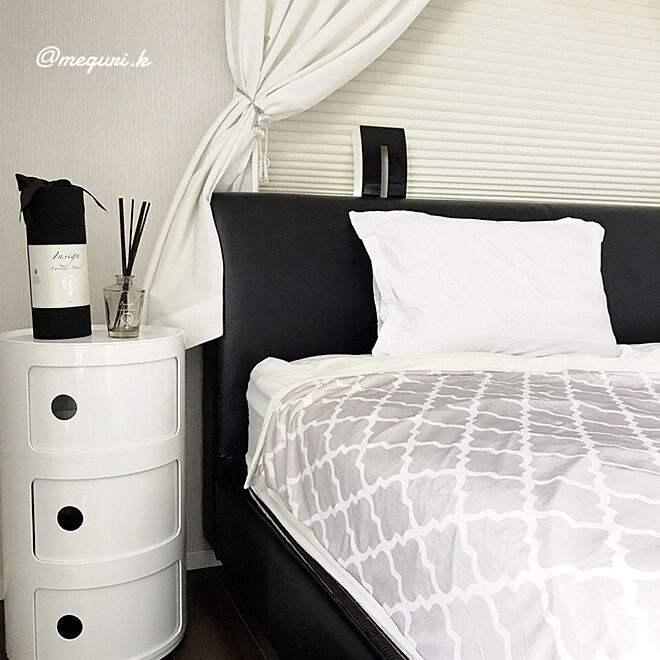 シンプルモダン寝室