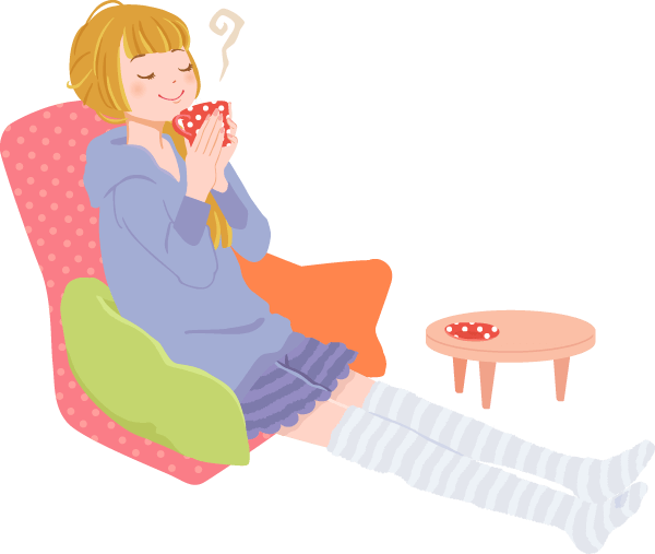 ソファで寛ぐ女性