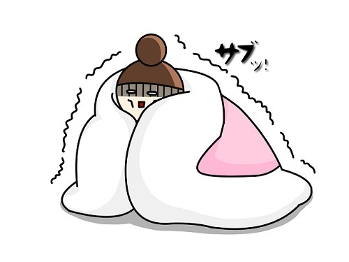 布団にくるまる女性